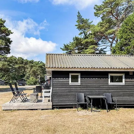 Dejlig Bolig I Med Køkken Neksø